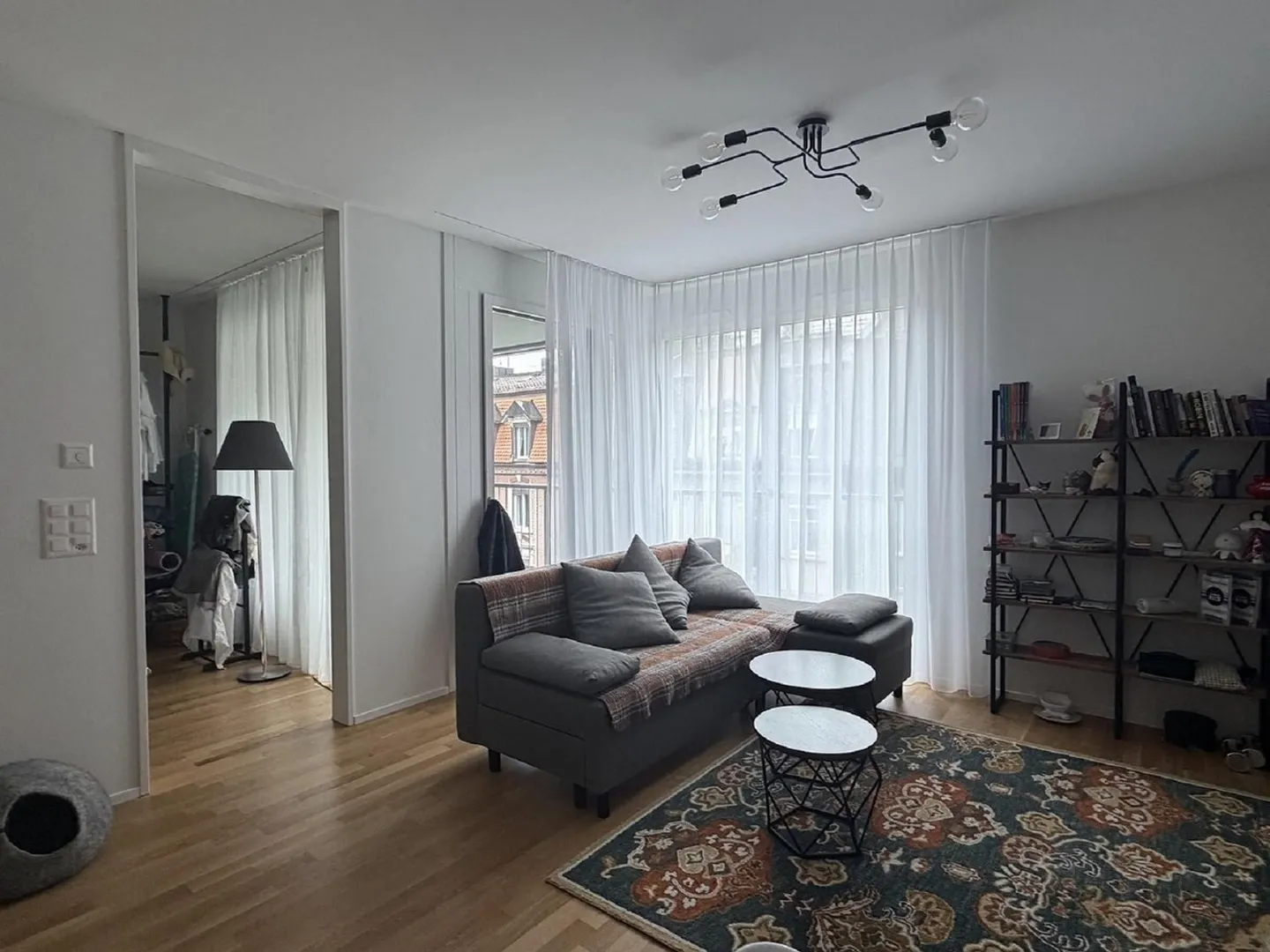 Appartement moderne 2.5 pièces avec balcon et vue sur la ville à Zurich-Binz - Photo 3 sur 9