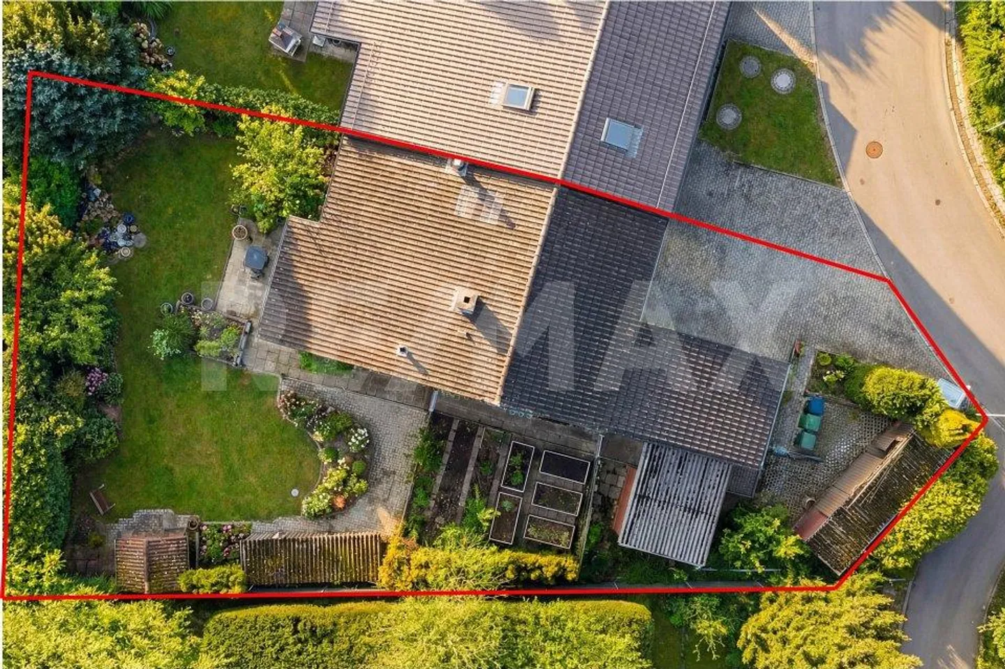 Casa bifamiliare di 5 stanze con potenziale di sviluppo in una zona residenziale tranquilla e ambita - Foto 12 di 13