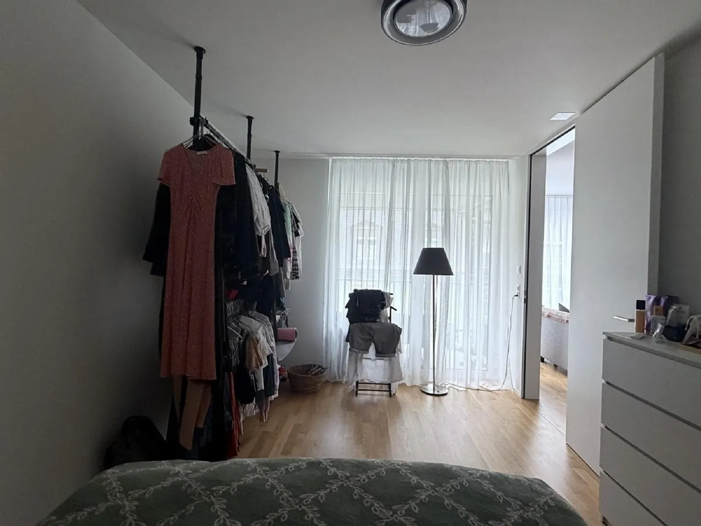 Appartement moderne 2.5 pièces avec balcon et vue sur la ville à Zurich-Binz - Photo 6 sur 9