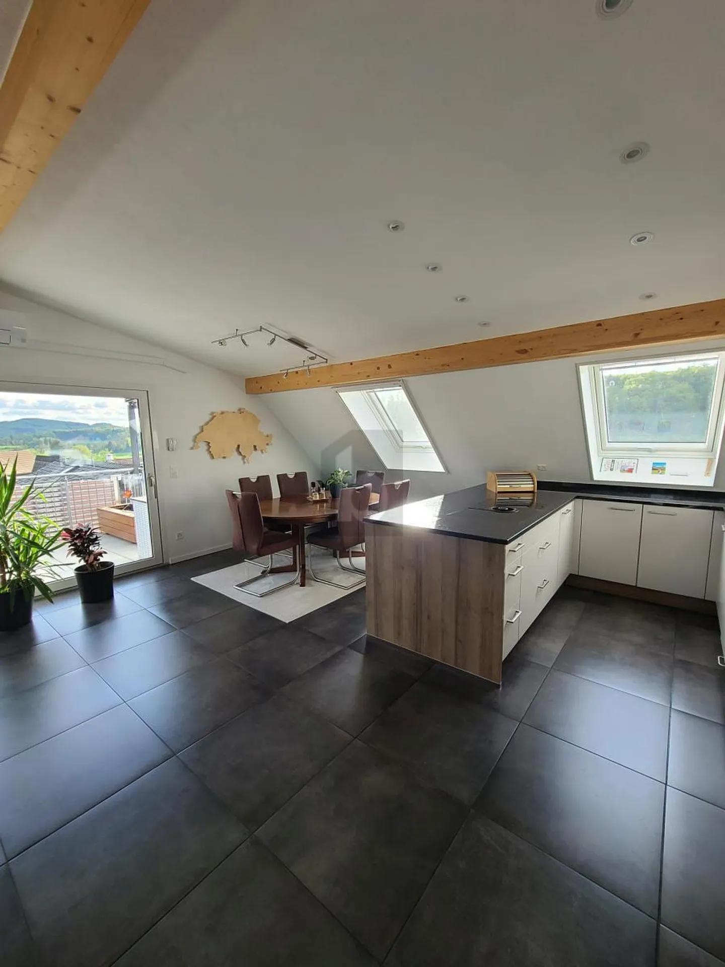 ÉQUIPEMENT SUPÉRIEUR, ENSOLEILLÉ, MODERNE - Photo 2 sur 6