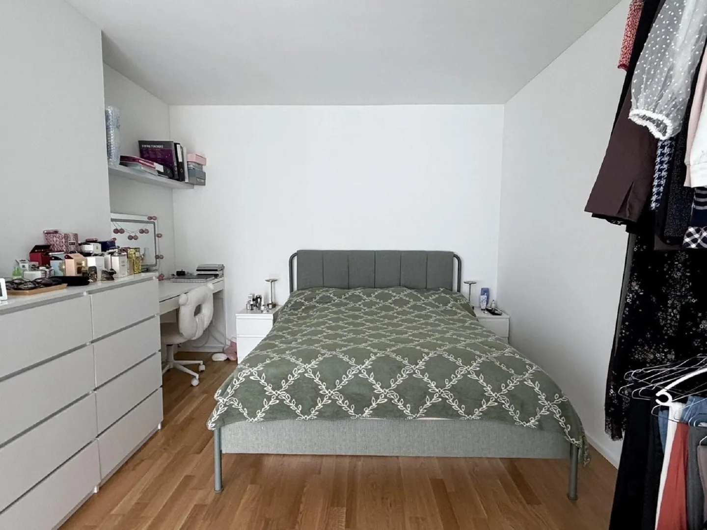Appartement moderne 2.5 pièces avec balcon et vue sur la ville à Zurich-Binz - Photo 7 sur 9
