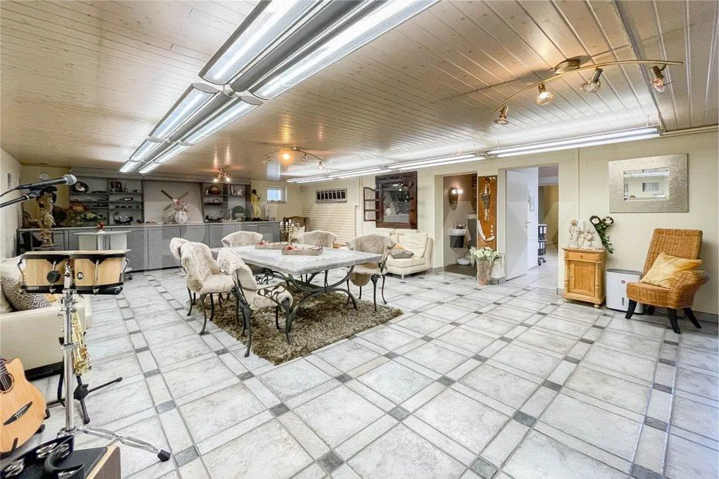 6.5-room single-family house with a dream wine cellar in Hunzenschwil for sale - Photo 4 of 13