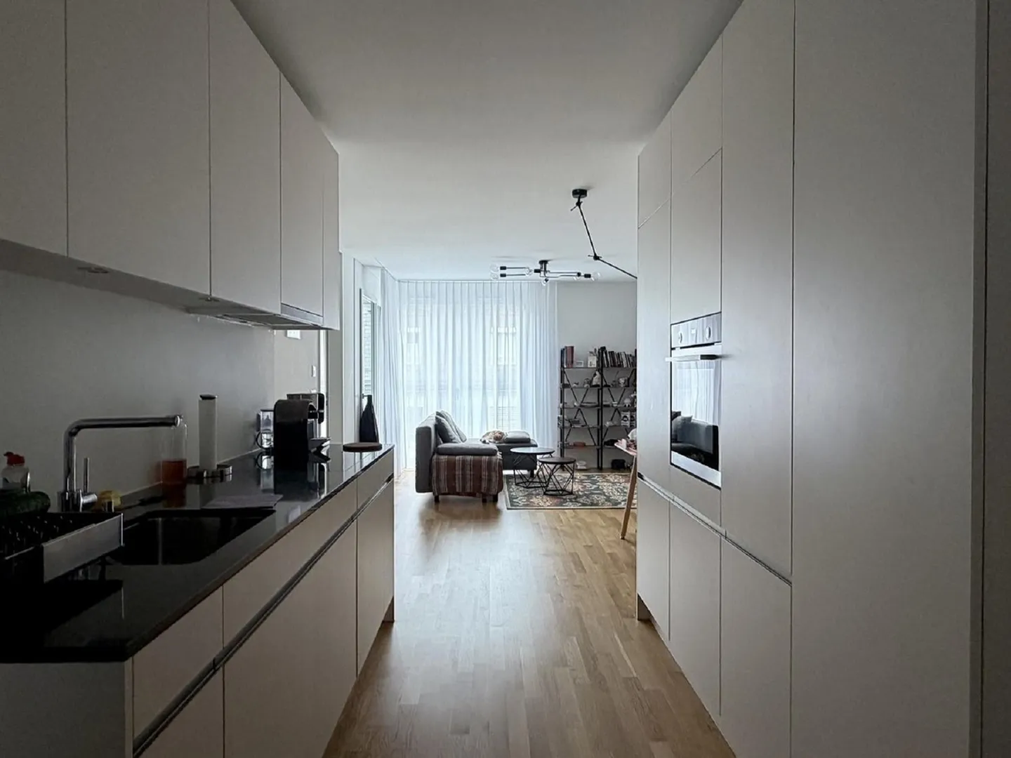 Appartement moderne 2.5 pièces avec balcon et vue sur la ville à Zurich-Binz - Photo 9 sur 9