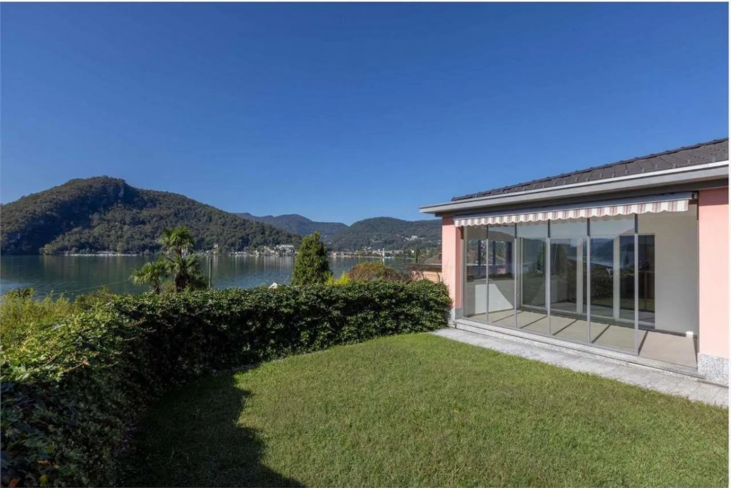 Villa moderna unica con vista lago a Collina D'Oro - Residenza - Foto 1 di 11
