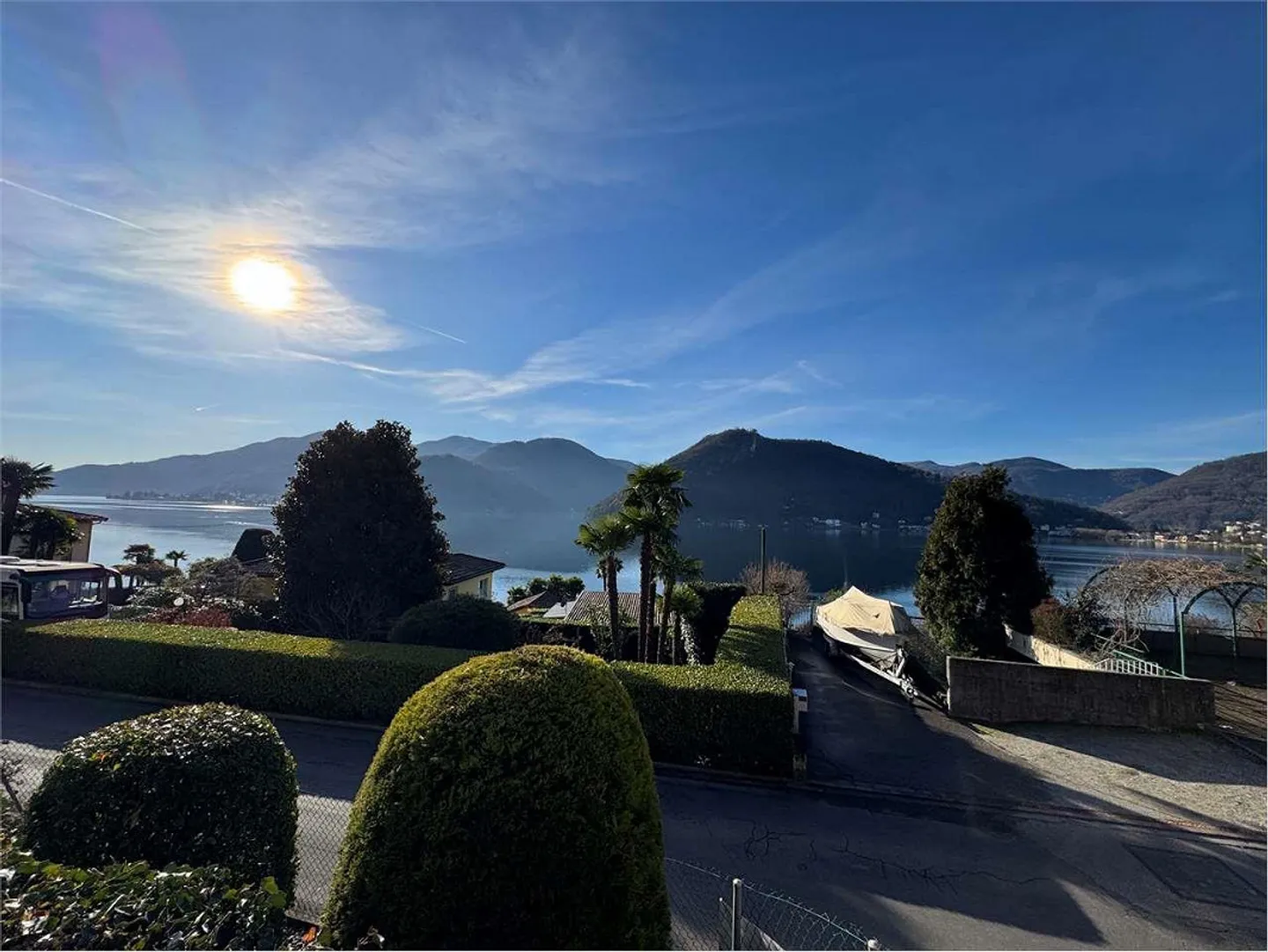 Villa moderna unica con vista lago a Collina D'Oro - Residenza - Foto 2 di 11