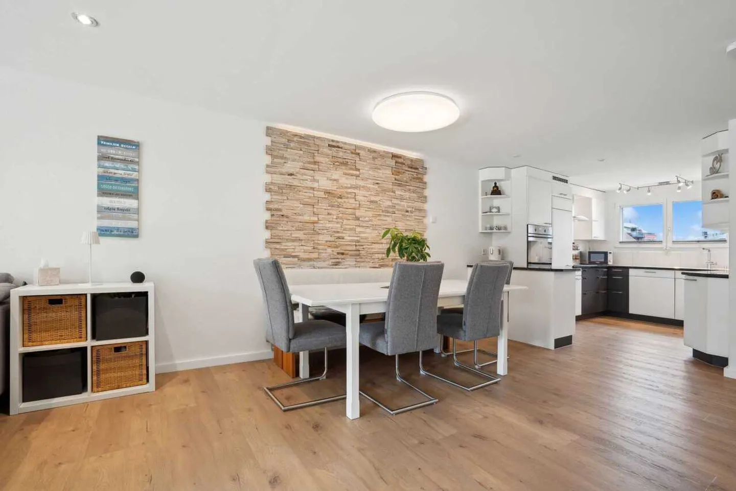 Charmante maison de ville de 5,5 pièces à Gross à vendre - Photo 3 sur 13