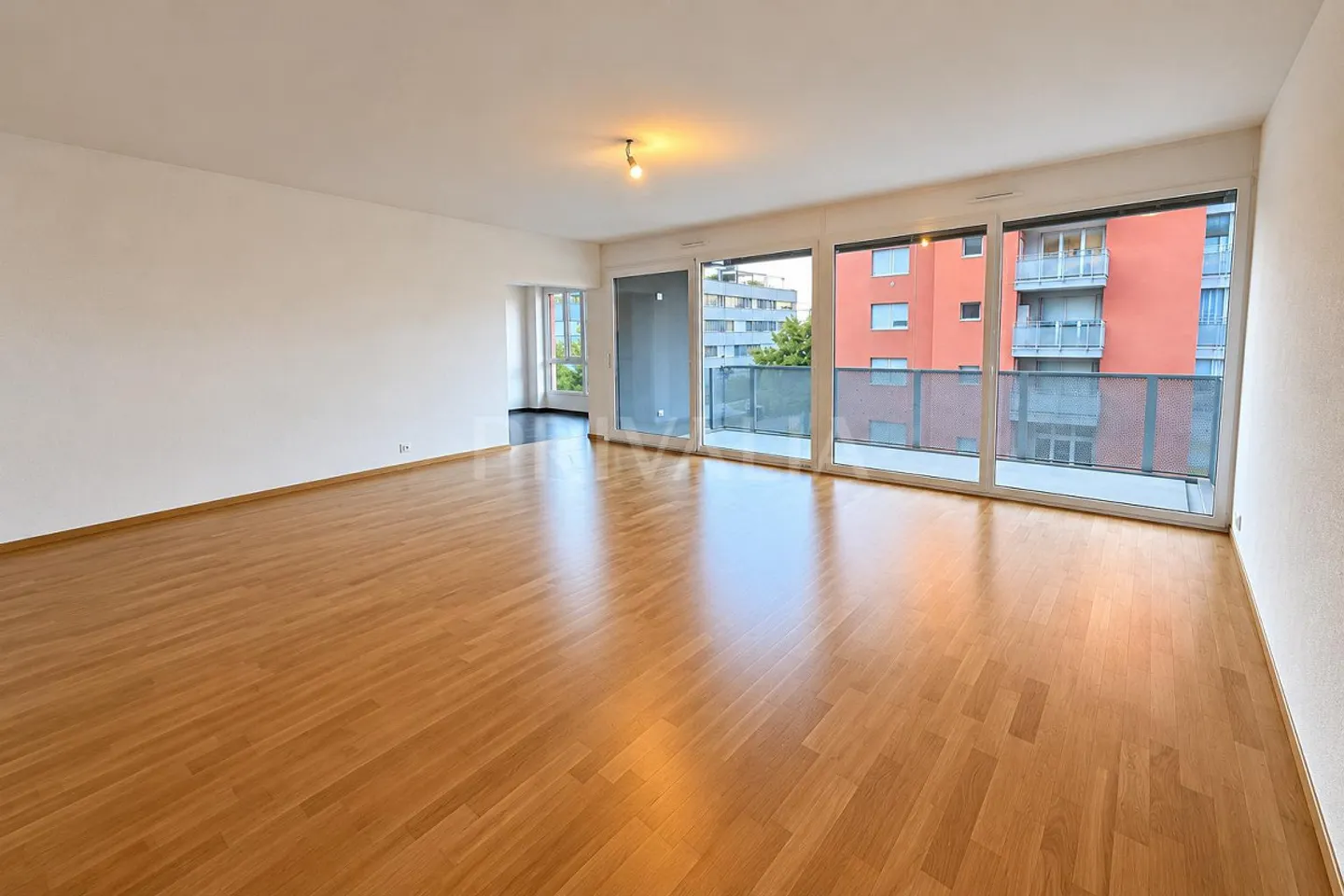 Exklusiv: Vollständig renovierte 4-Zimmer-Wohnung in Onex - Foto 1 von 6