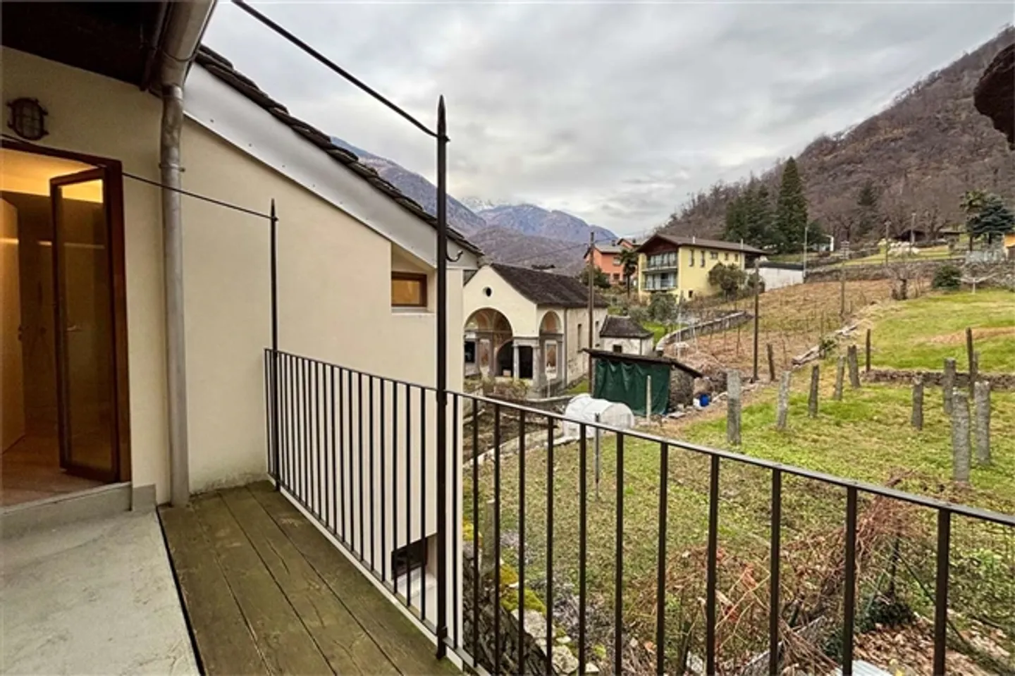 Elegant renovated maisonette apartment - Photo 15 of 17