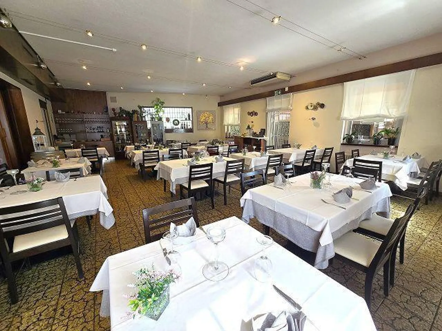 Ristorante con due appartamenti di 4,5 locali anche come immobile da reddito - Foto 5 di 46