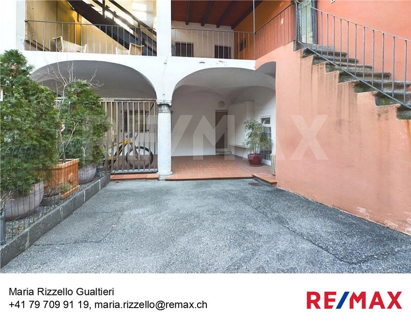 Renovierte Wohnung mit Veranda, Innenhof und Parkplatz - Foto 1 von 10