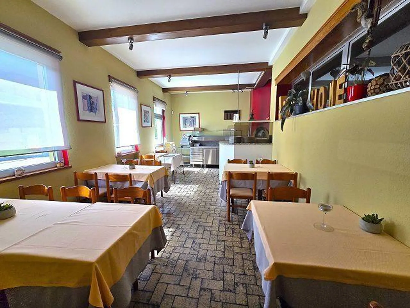 Ristorante con due appartamenti di 4,5 locali anche come immobile da reddito - Foto 7 di 46