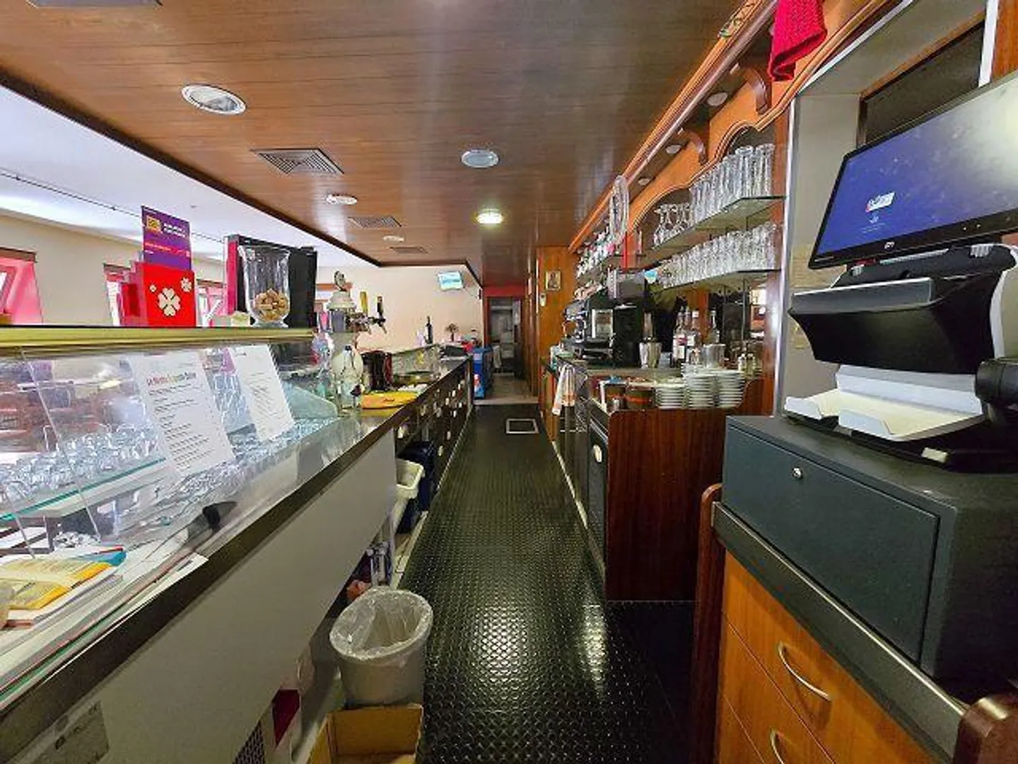 Ristorante con due appartamenti di 4,5 locali anche come immobile da reddito - Foto 8 di 46