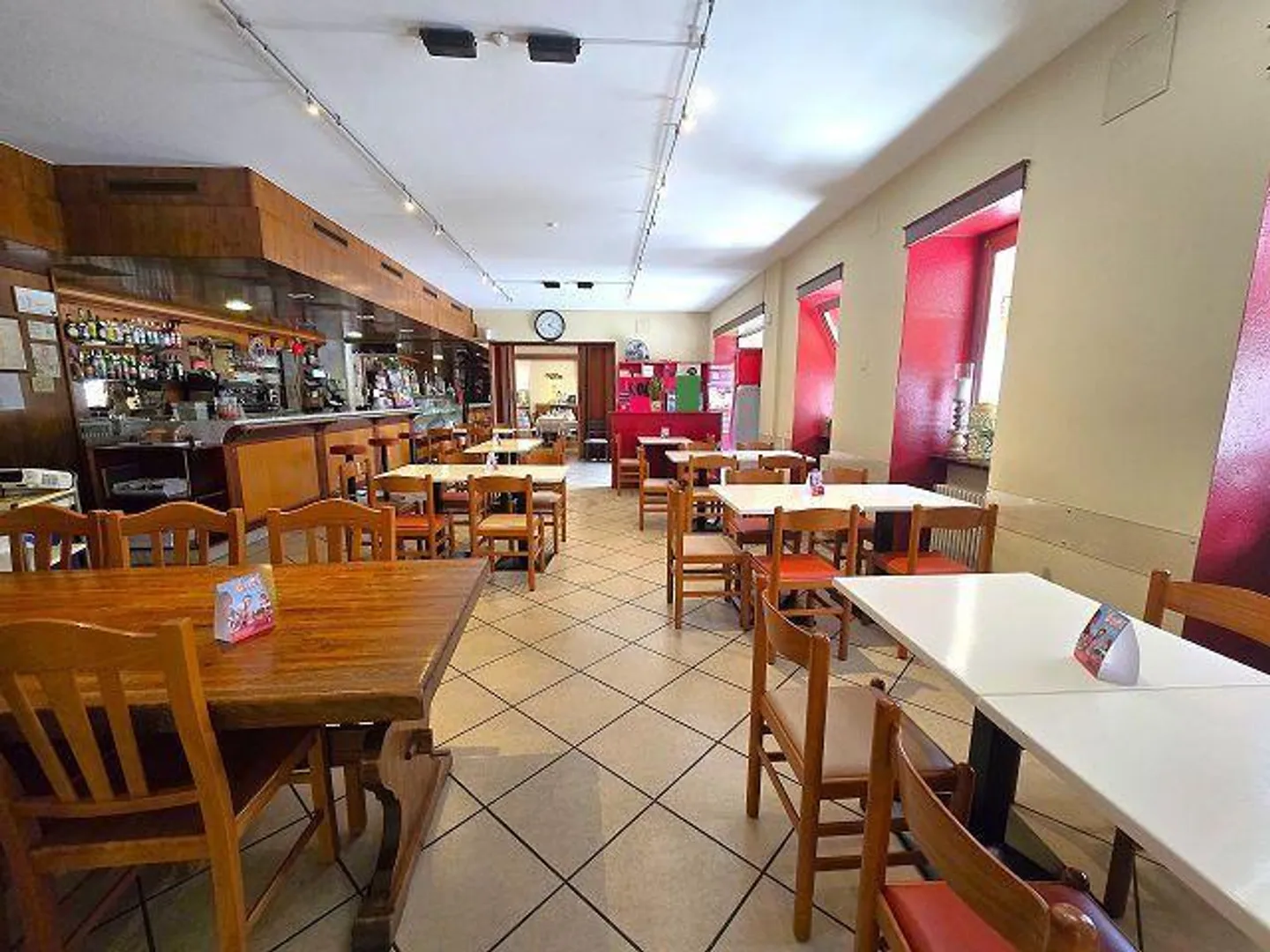 Ristorante con due appartamenti di 4,5 locali anche come immobile da reddito - Foto 3 di 46