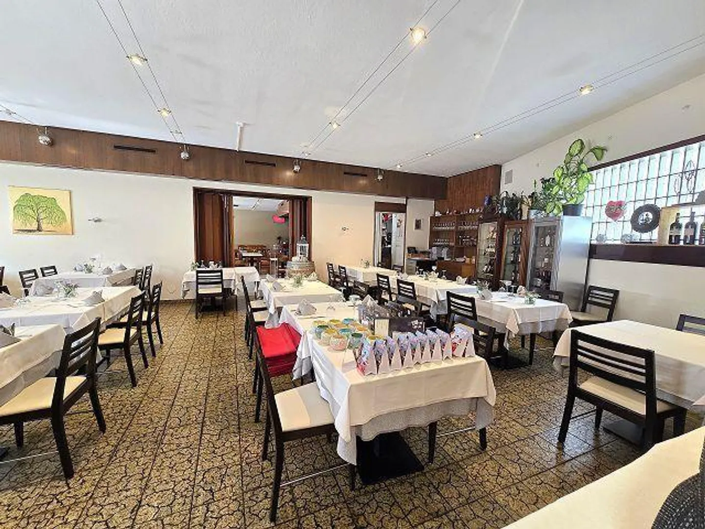 Ristorante con due appartamenti di 4,5 locali anche come immobile da reddito - Foto 4 di 46