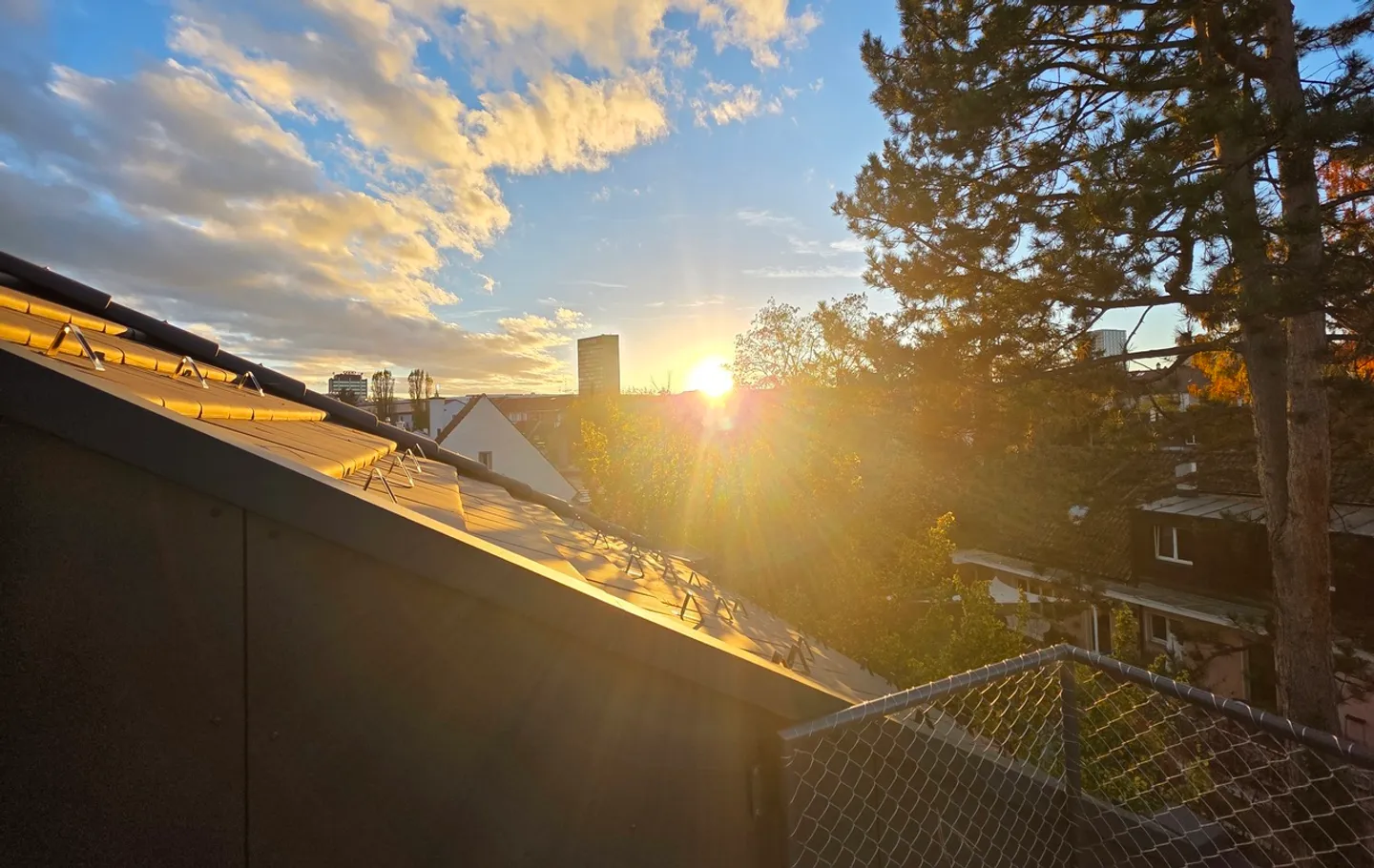 «EINZIGARTIGES WOHNERLEBNIS MIT 25m2 DACHTERRASSE» - Foto 1 von 10