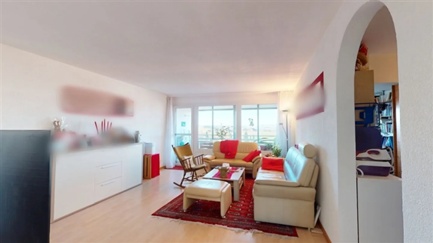 Spacious 5.5 Room Apartment with View - Photo 3 of 13