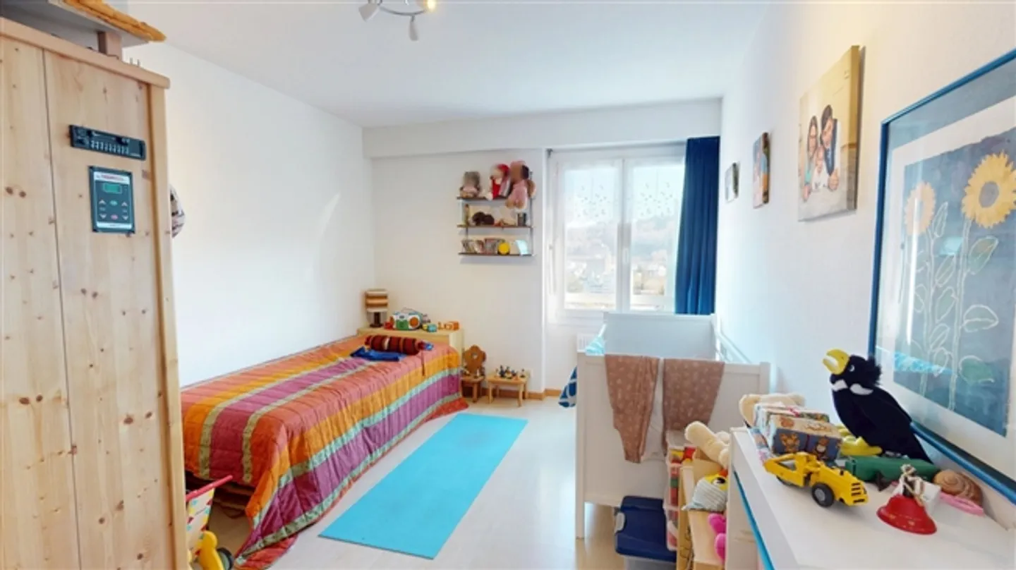 Spacious 5.5 Room Apartment with View - Photo 9 of 13