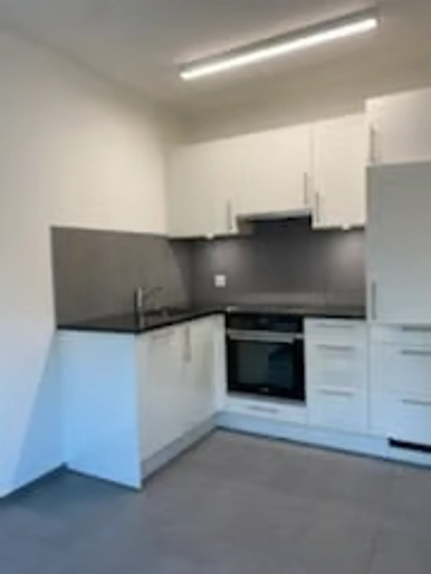 Beautiful, renovated 1.5-room apartment in a central location - Photo 1 of 15