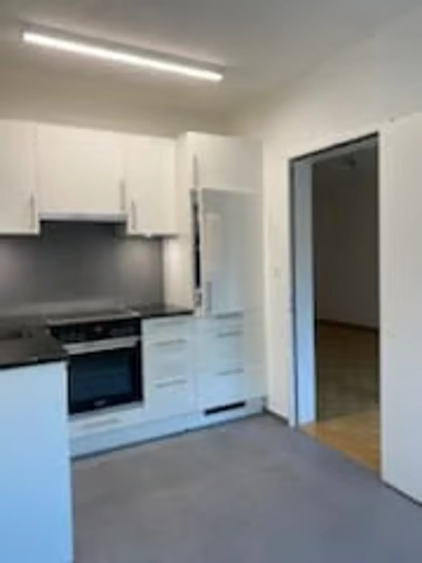 Beautiful, renovated 1.5-room apartment in a central location - Photo 2 of 15