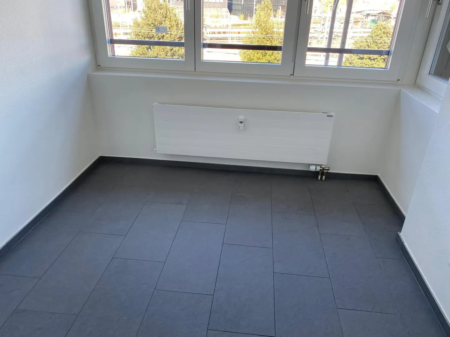 Beautiful, renovated 1.5-room apartment in a central location - Photo 3 of 15