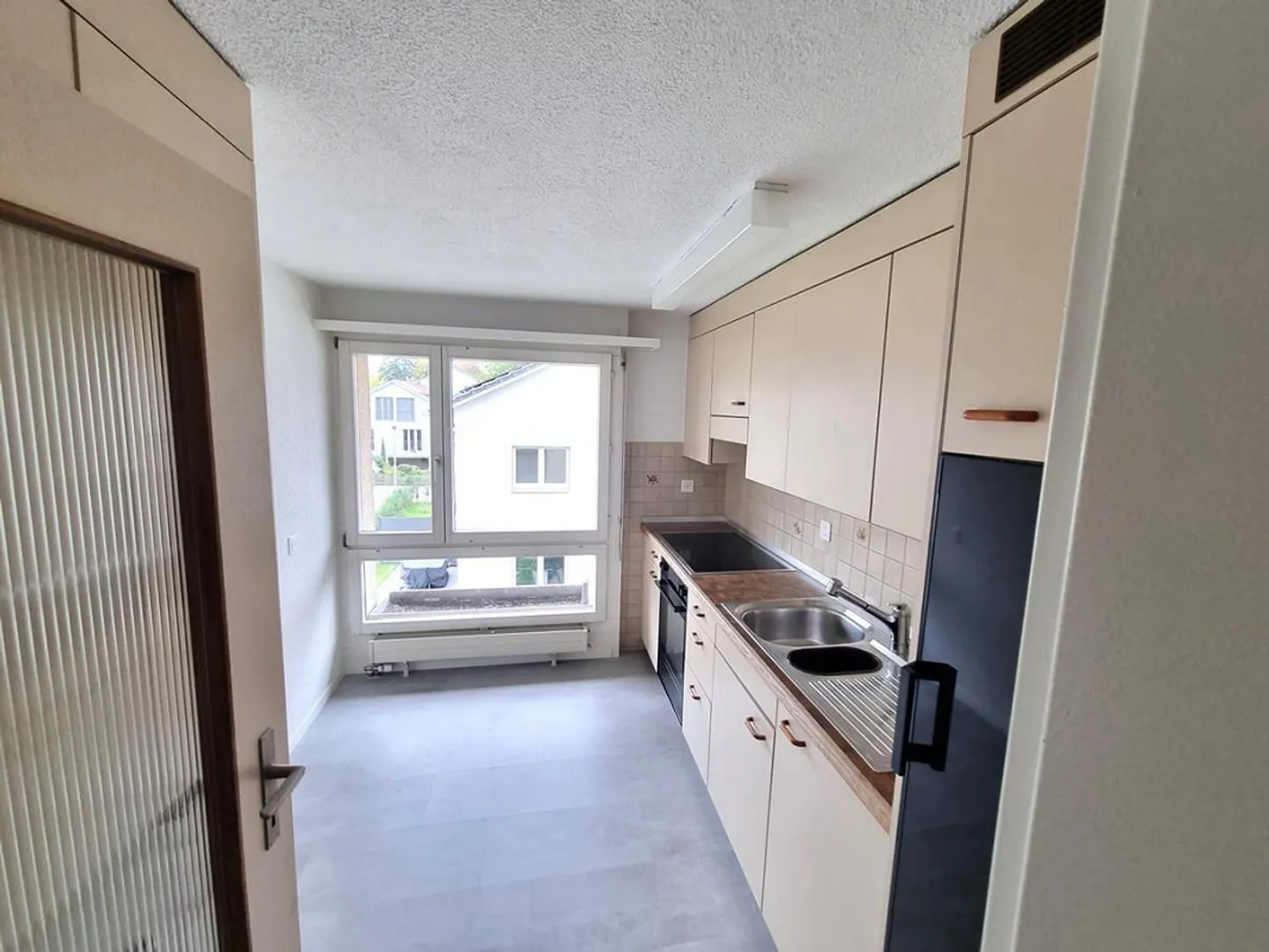 Bright and partially renovated apartment in a central location - Photo 1 of 9