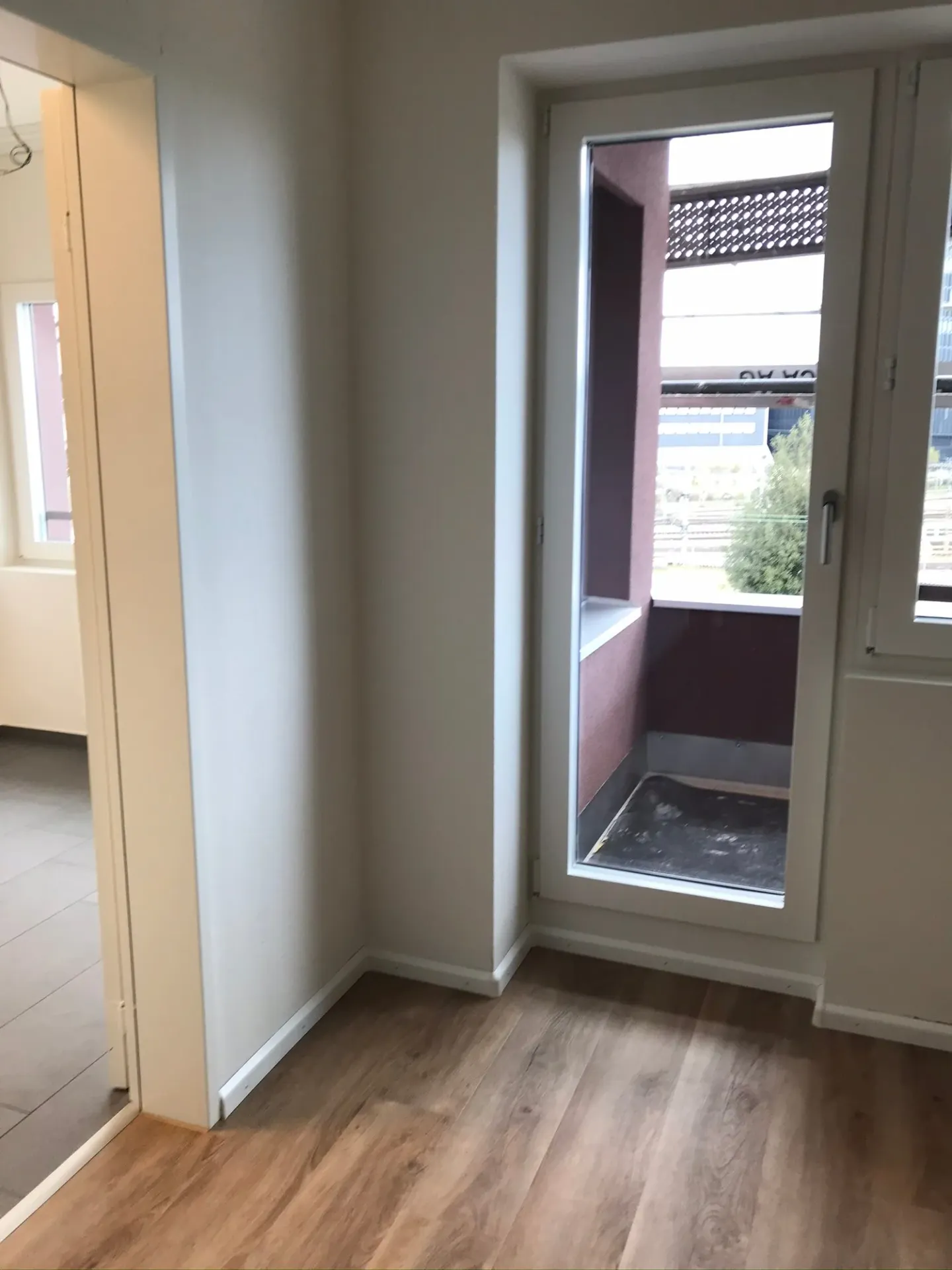 Beautiful, renovated 1.5-room apartment in a central location - Photo 8 of 15