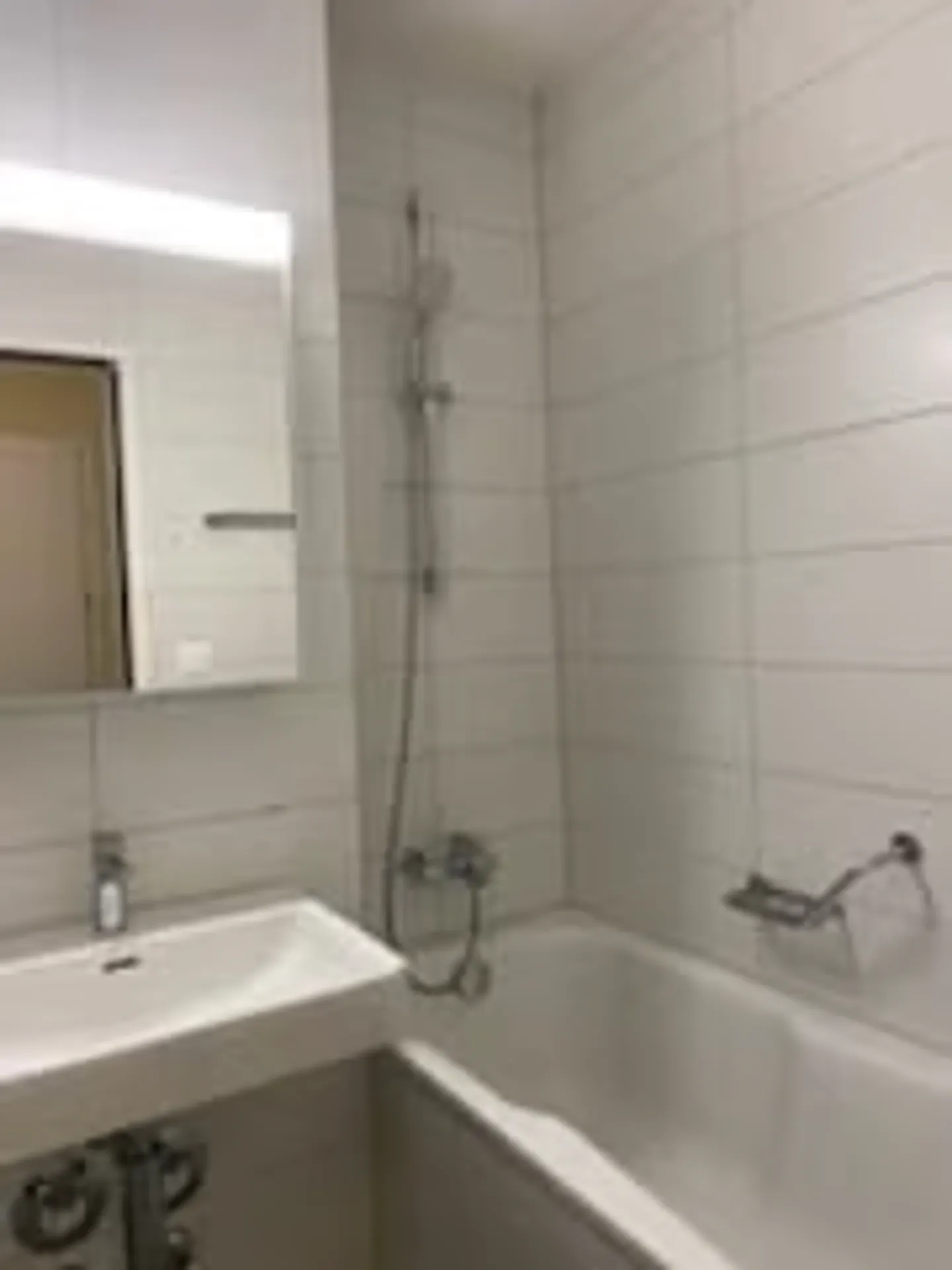 Beautiful, renovated 1.5-room apartment in a central location - Photo 12 of 15