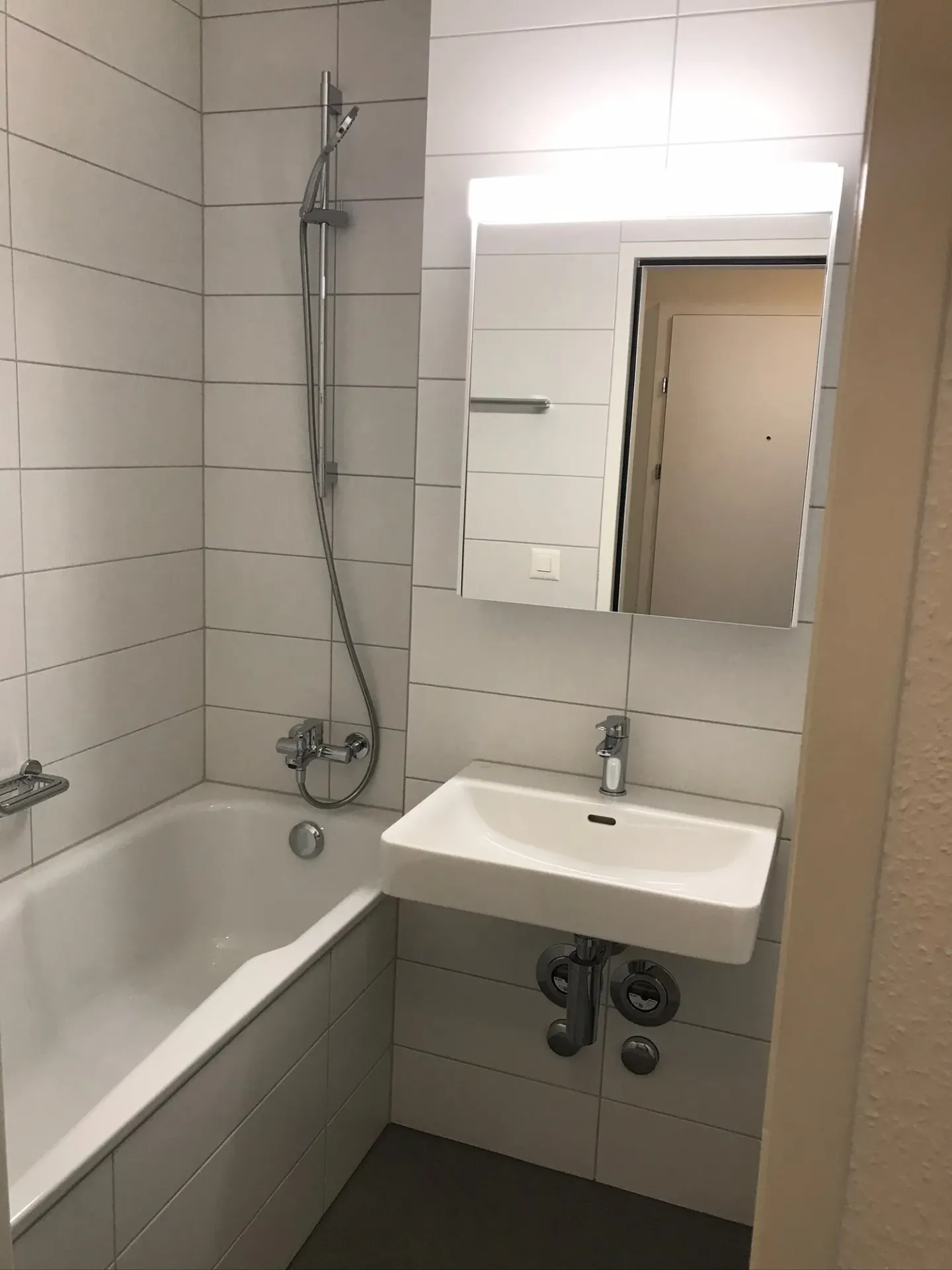 Beautiful, renovated 1.5-room apartment in a central location - Photo 13 of 15