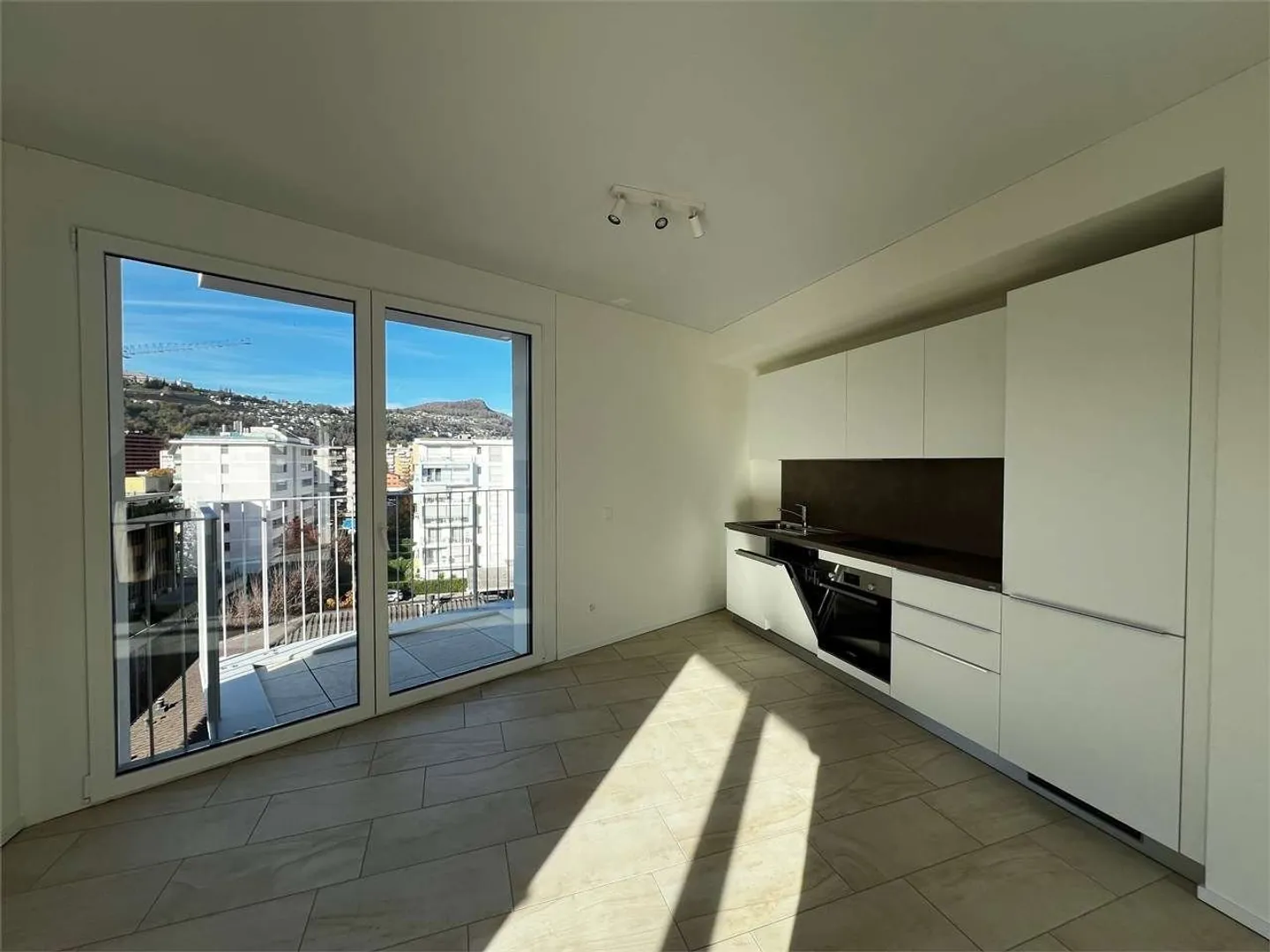 Rif. 2621 Viganello zu Miete 3.5-Zimmer-Attika - Foto 2 di 8