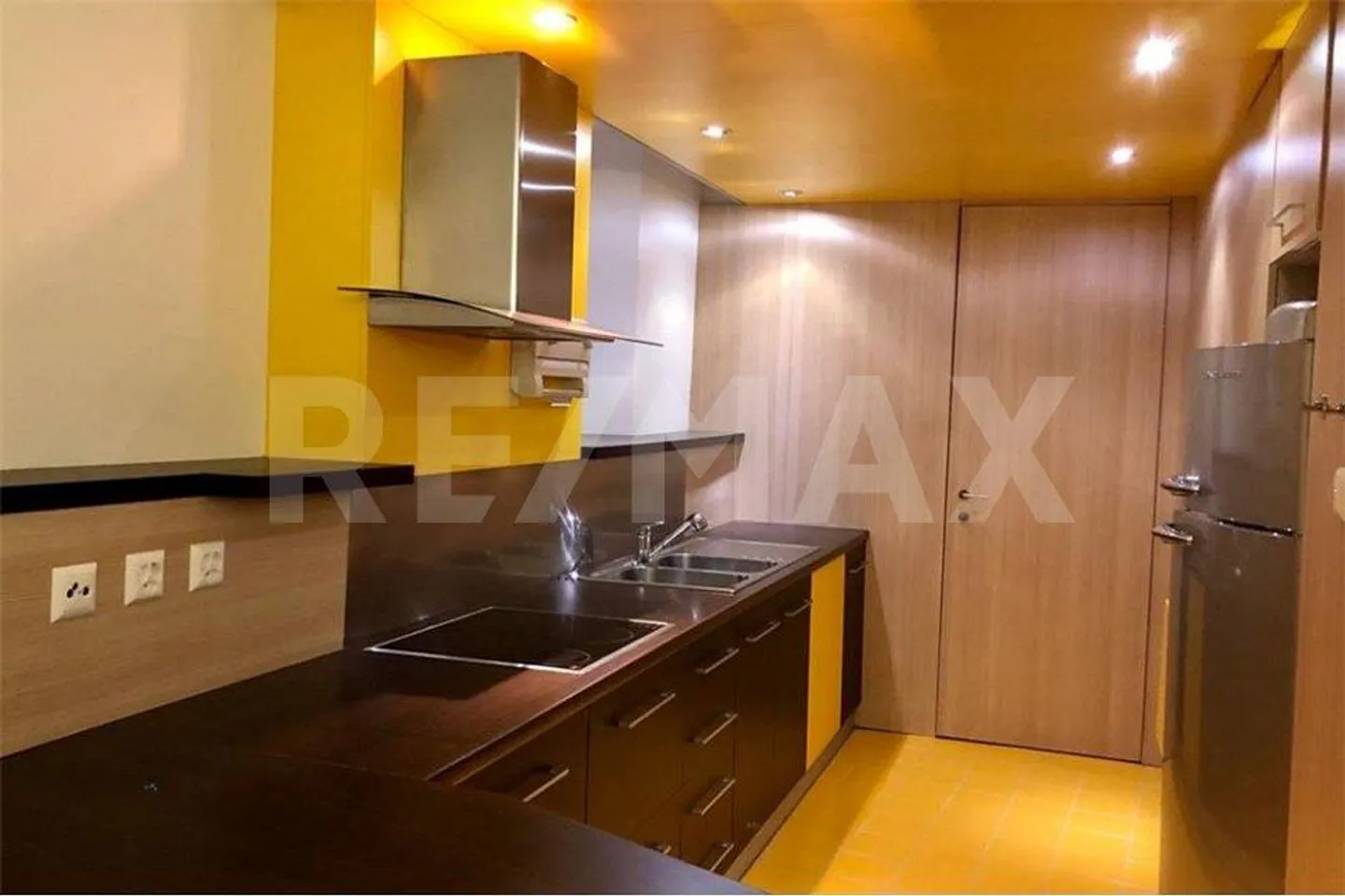 Renovierte Wohnung mit Veranda, Innenhof und Parkplatz - Foto 2 von 10