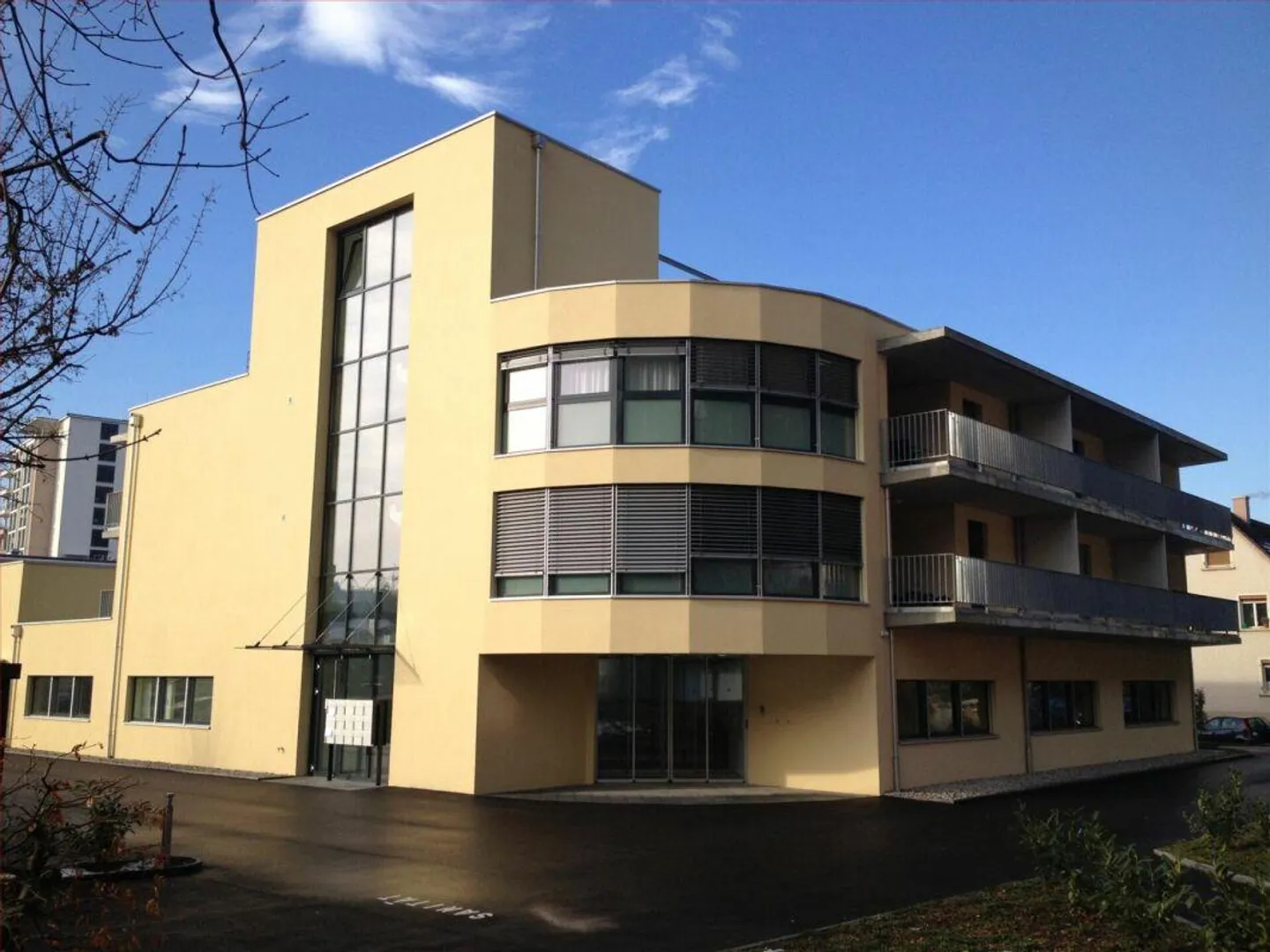 Moderne 2.5-Zimmerwohnung im Ärztehaus in Liestal - Photo 1 sur 7