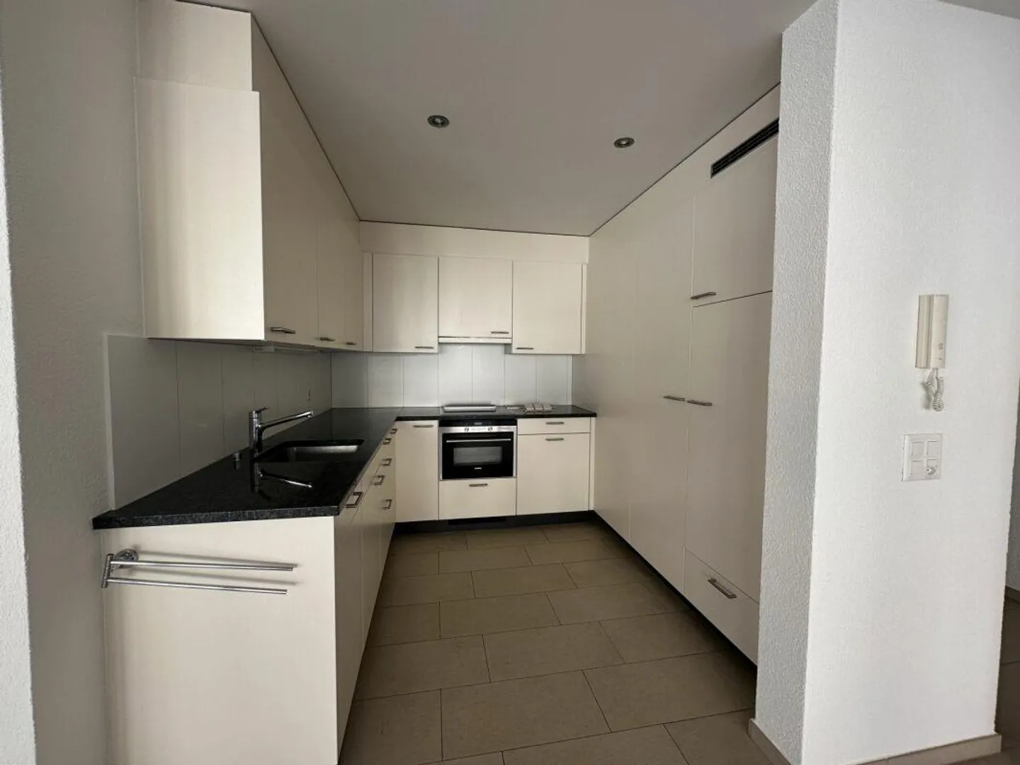 Moderne 2.5-Zimmerwohnung im Ärztehaus in Liestal - Photo 2 sur 7