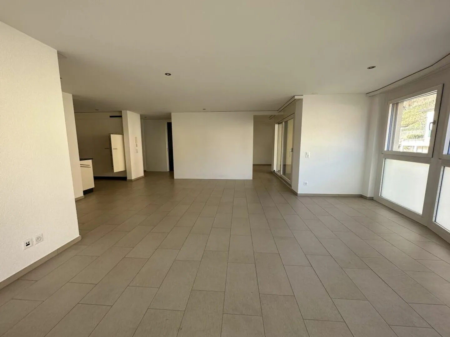 Moderne 2.5-Zimmerwohnung im Ärztehaus in Liestal - Photo 3 sur 7