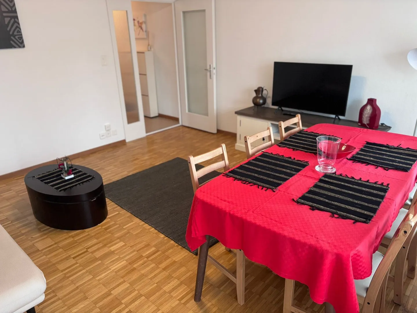 🌟 Appartamento completamente arredato di 2,5 stanze recentemente ristrutturato a Dübendorf – Zona 121 - Foto 3 di 6