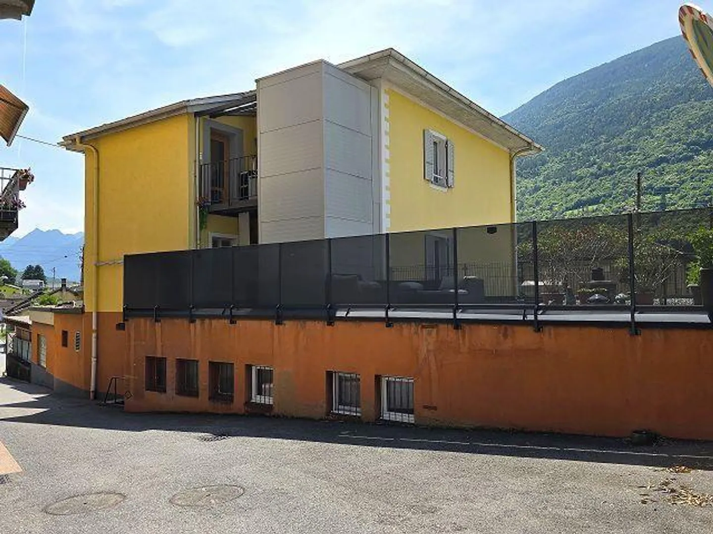 Ristorante con due appartamenti di 4,5 locali anche come immobile da reddito - Foto 42 di 46