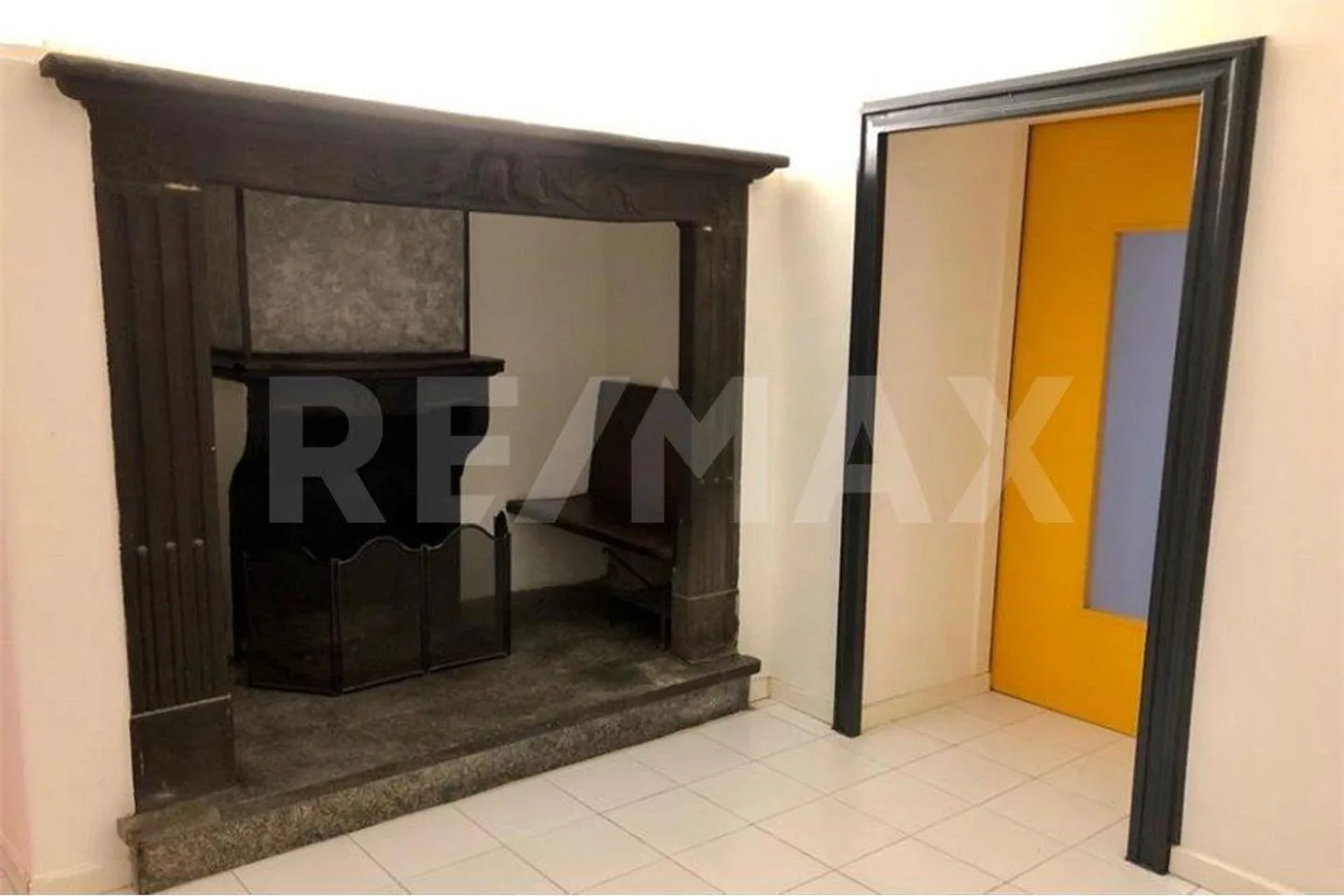 Renovierte Wohnung mit Veranda, Innenhof und Parkplatz - Foto 3 von 10