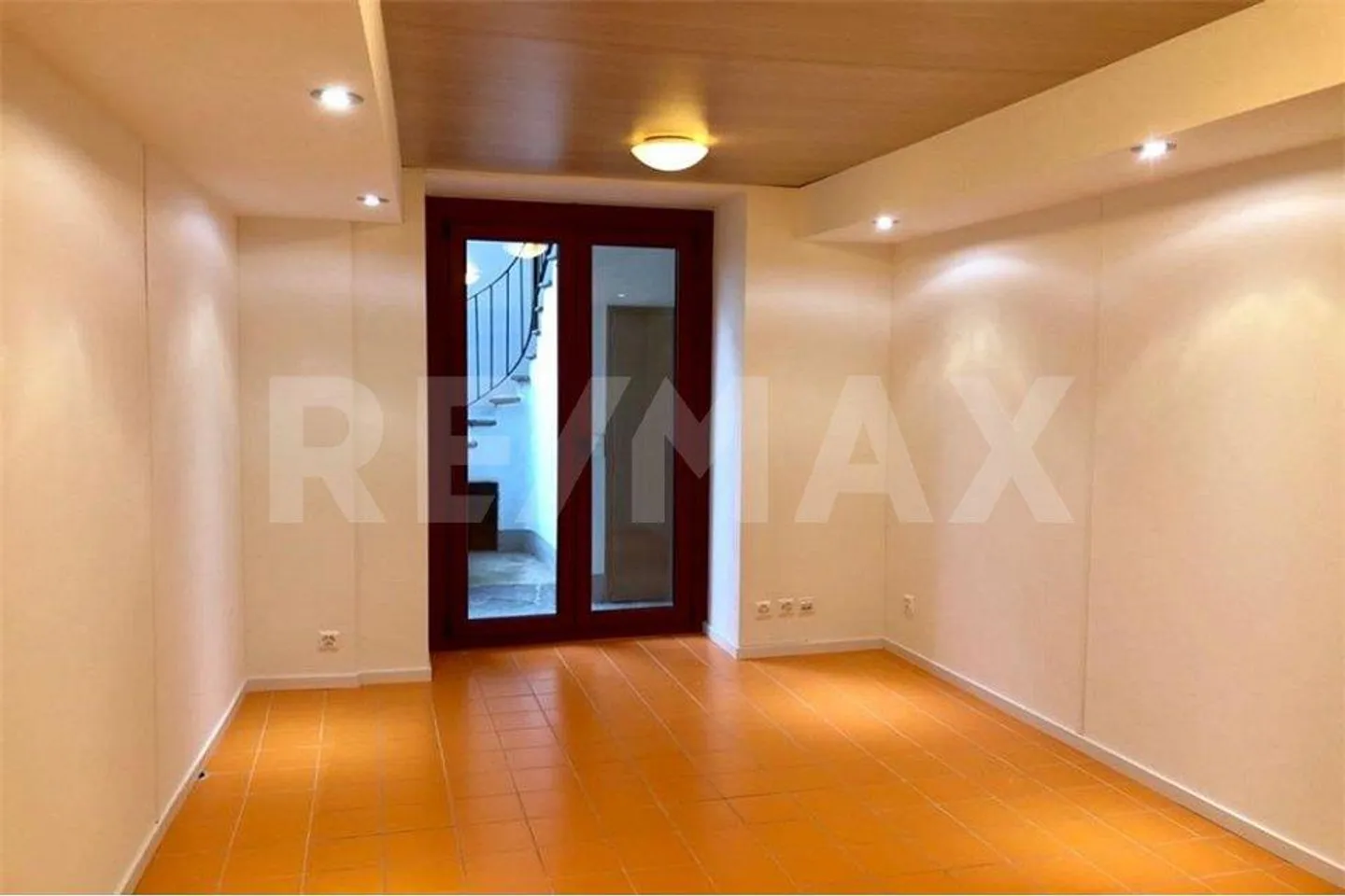 Renovierte Wohnung mit Veranda, Innenhof und Parkplatz - Foto 4 von 10