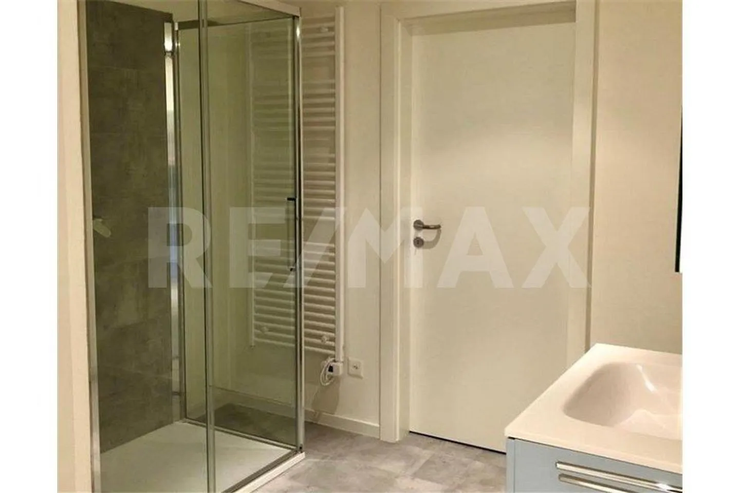 Renovierte Wohnung mit Veranda, Innenhof und Parkplatz - Foto 5 von 10