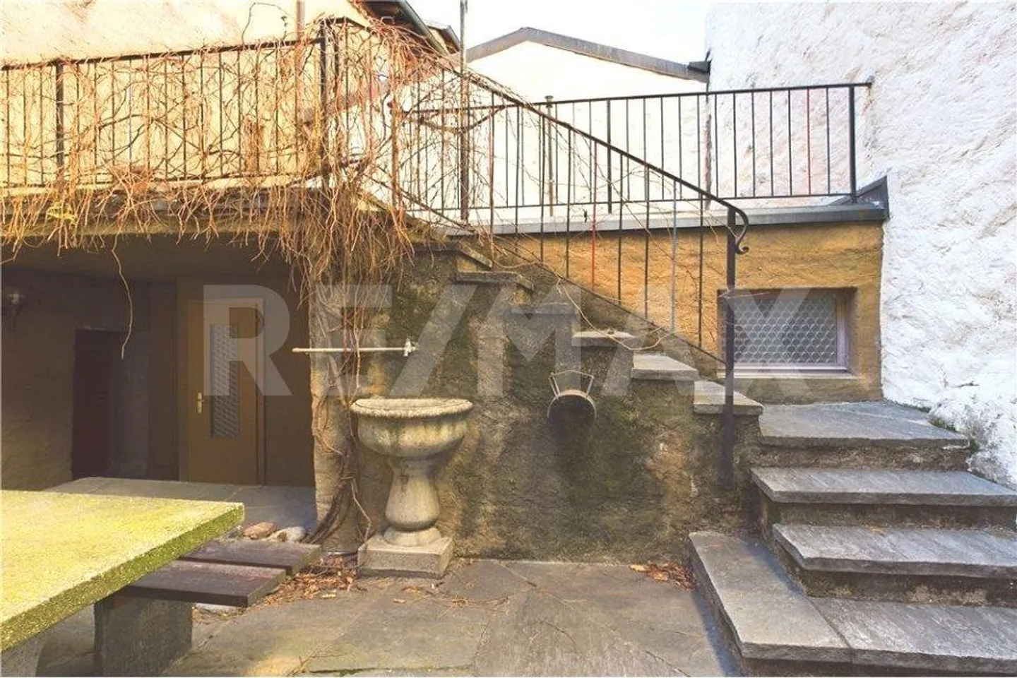 Renovierte Wohnung mit Veranda, Innenhof und Parkplatz - Foto 7 von 10