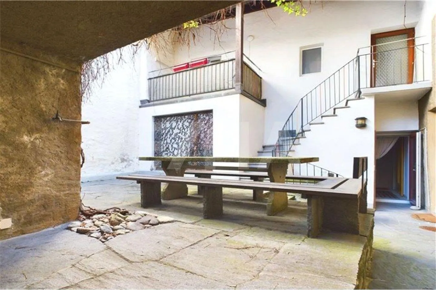 Renovierte Wohnung mit Veranda, Innenhof und Parkplatz - Foto 8 von 10