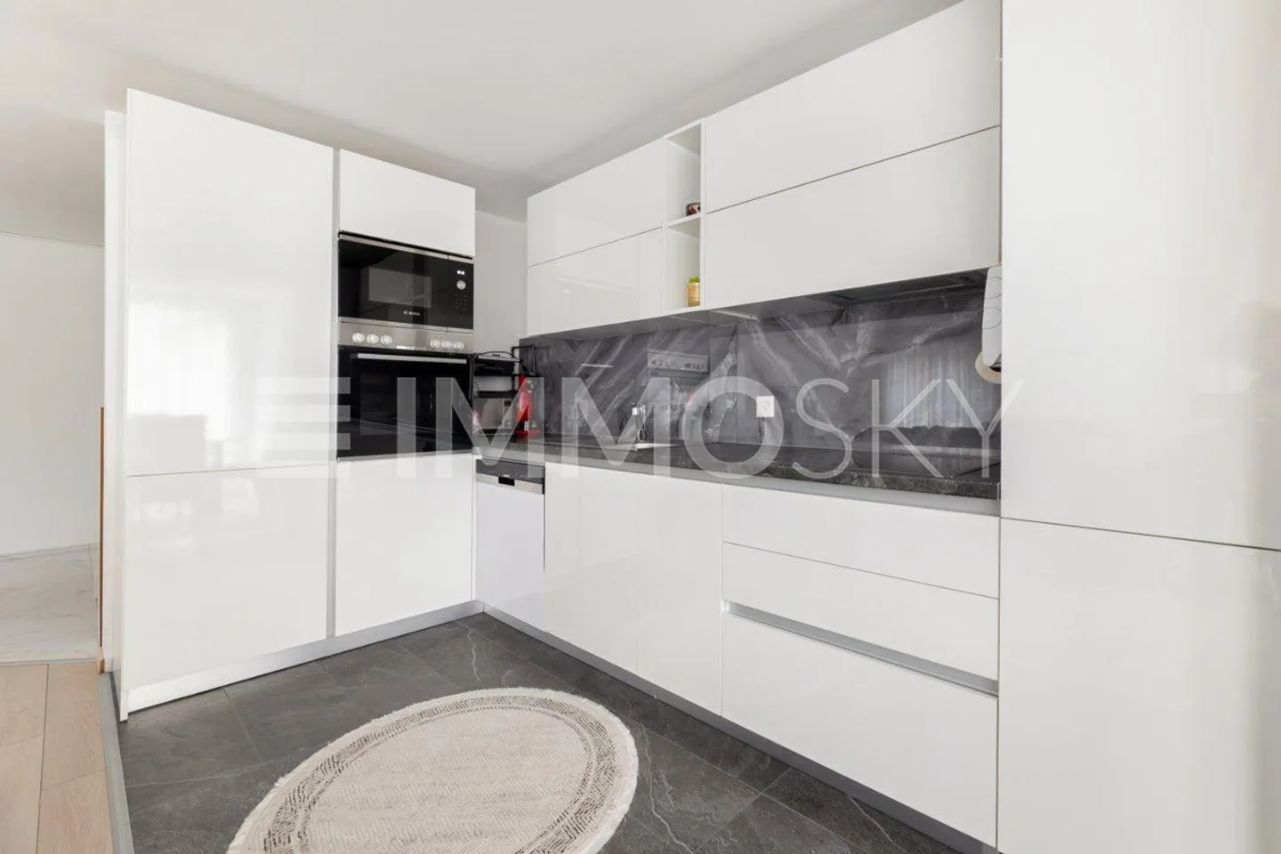 Appartamento Familiare Ristrutturato a Haag - Foto 2 di 5