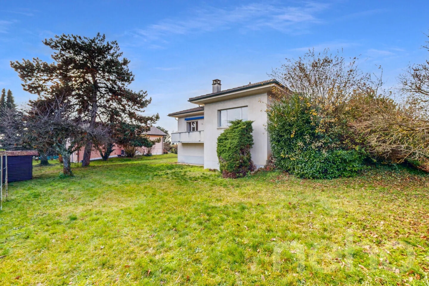 Maison individuelle avec grand potentiel sur une parcelle de 1?020 m² - Photo 1 sur 12