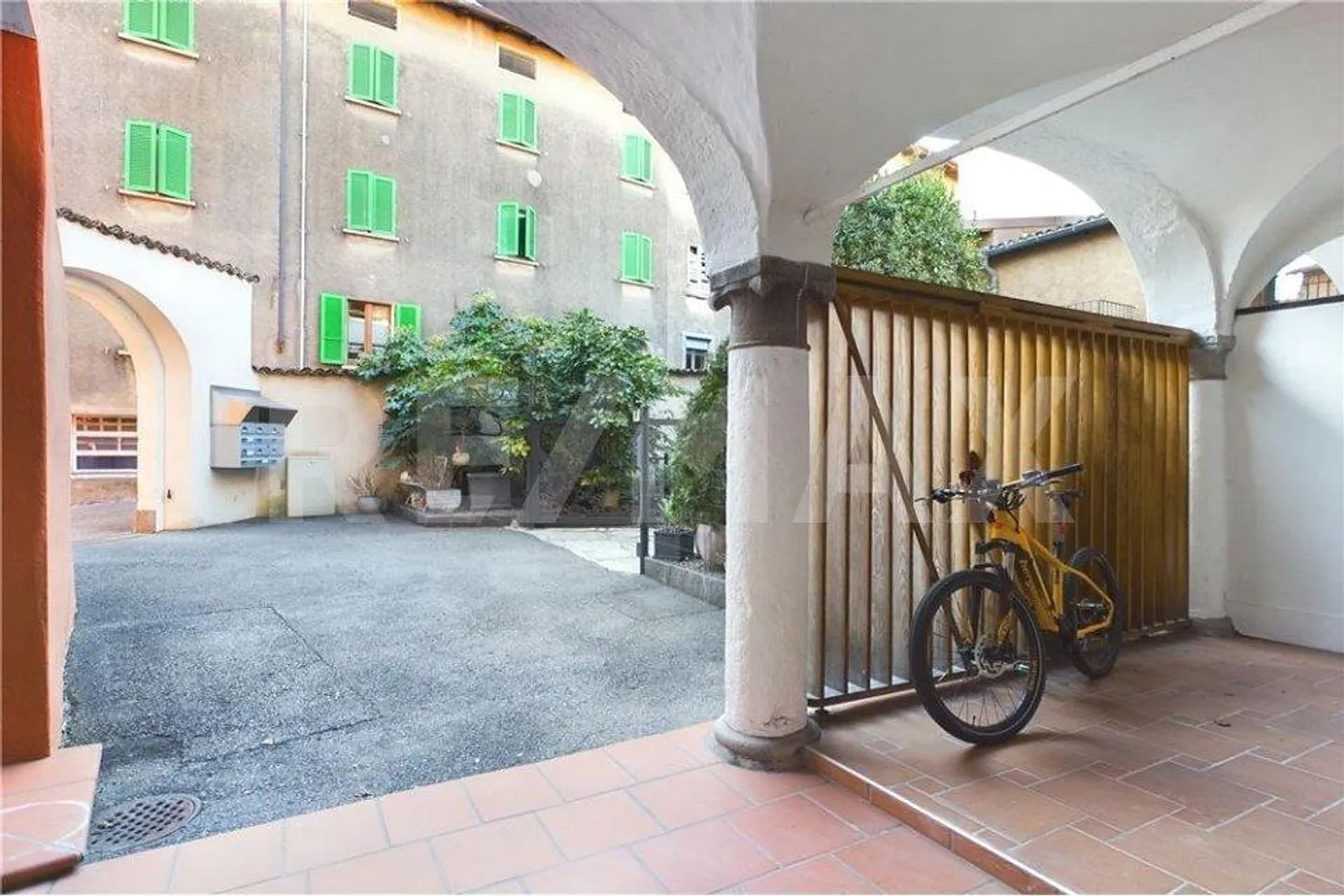 Renovierte Wohnung mit Veranda, Innenhof und Parkplatz - Foto 10 von 10