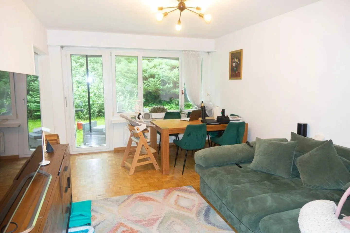 bright apartment with garden seating area - Photo 2 of 7