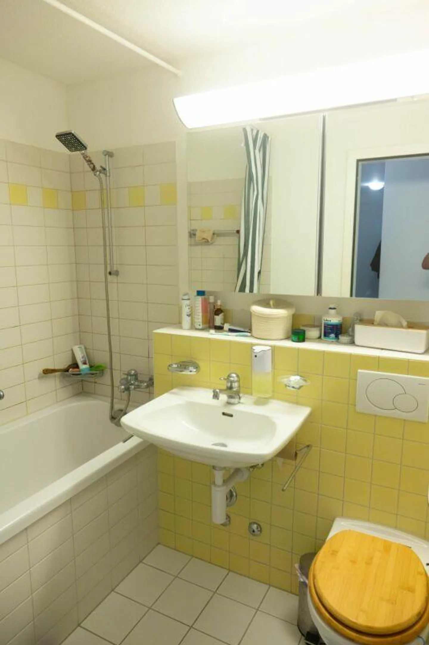 bright apartment with garden seating area - Photo 6 of 7