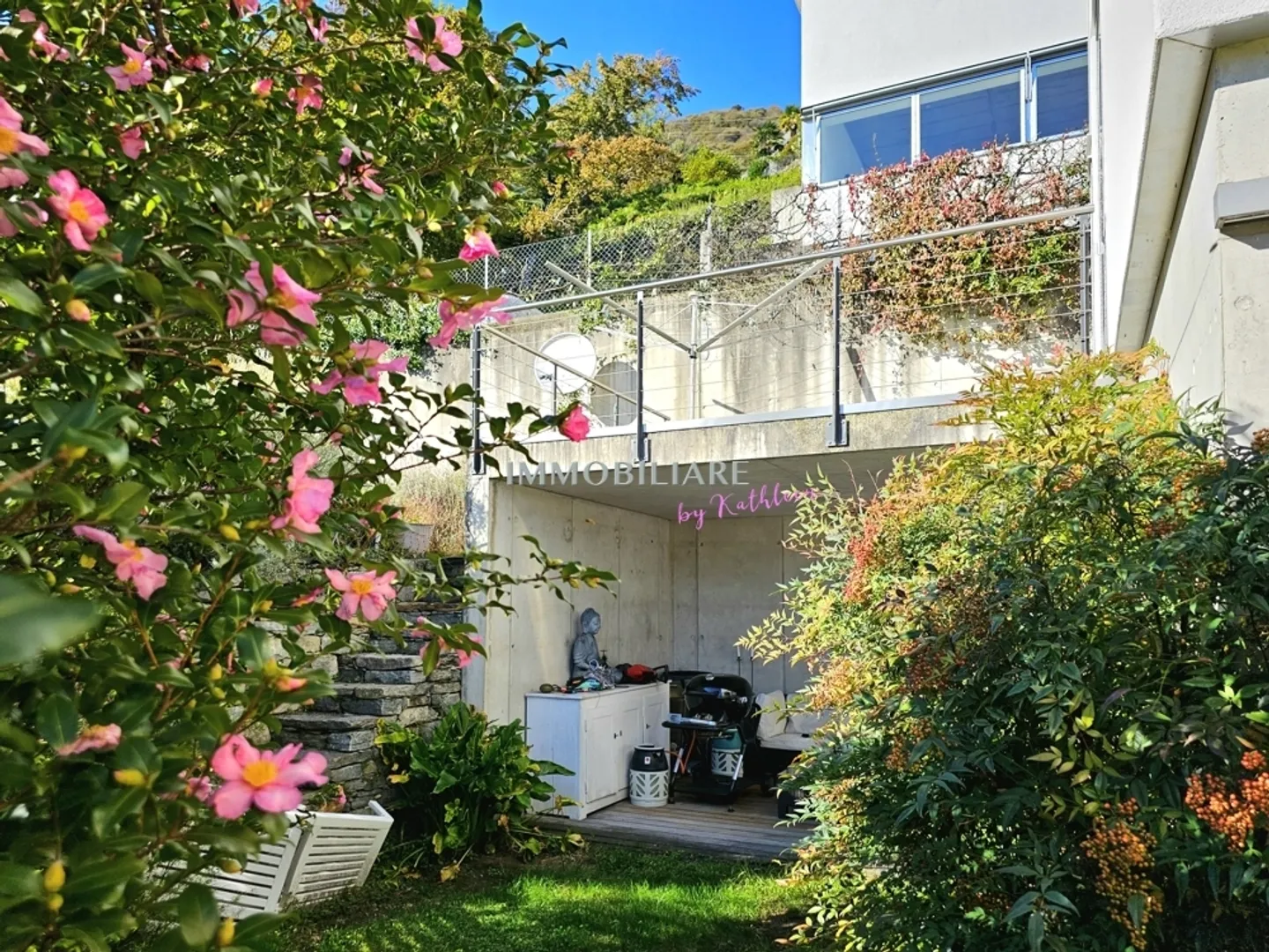 Maison moderne dans un emplacement ensoleillé et calme, avec cheminée et petit jardin - Photo 4 sur 13