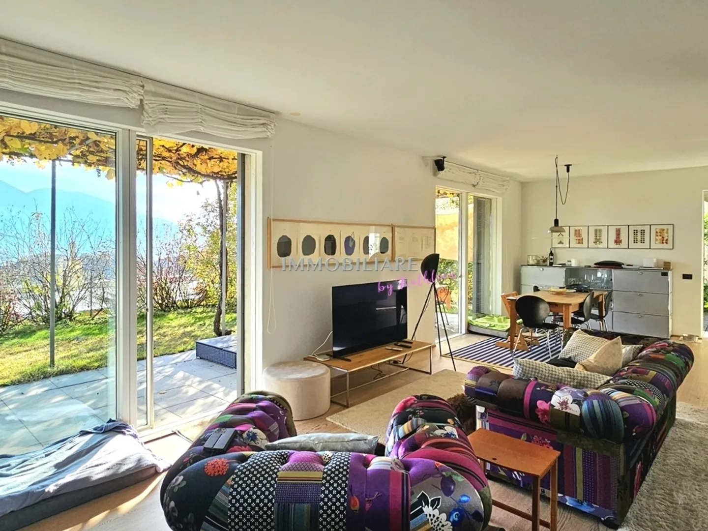 Maison moderne dans un emplacement ensoleillé et calme, avec cheminée et petit jardin - Photo 7 sur 13