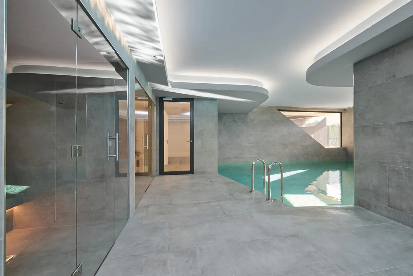 Modern Apartment with Terrace, Garden and Mountain View - Photo 11 of 14