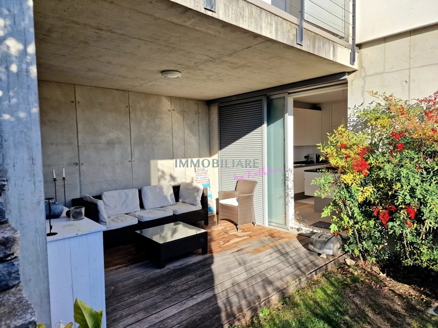 Maison moderne dans un emplacement ensoleillé et calme, avec cheminée et petit jardin - Photo 10 sur 13