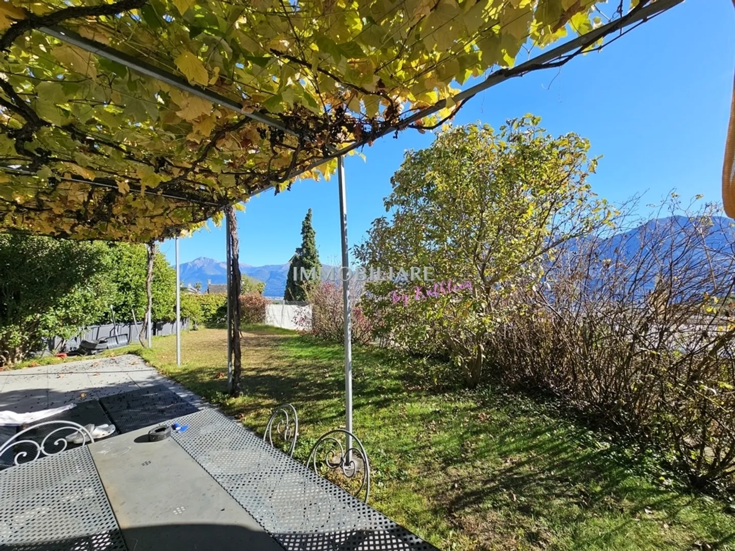 Maison moderne dans un emplacement ensoleillé et calme, avec cheminée et petit jardin - Photo 11 sur 13